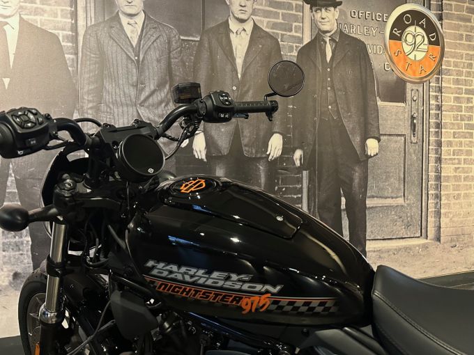 HARLEY-DAVIDSON SPORTSTER NIGHTSTER 975 SPECIAL 4