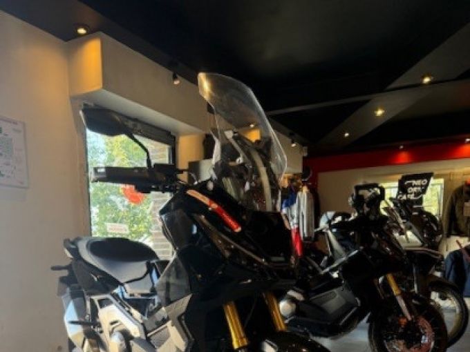 HONDA X-ADV 750 4