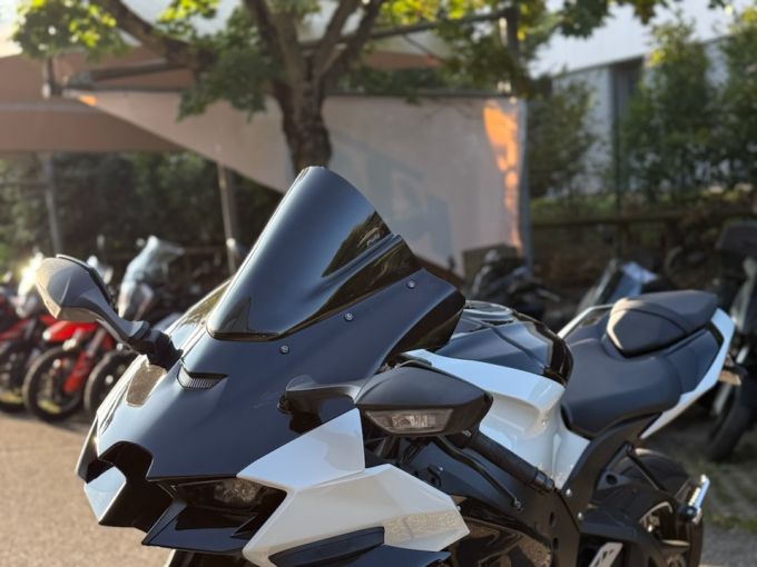 KAWASAKI ZX-10R 4