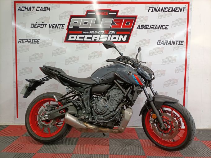 YAMAHA MT-07 4