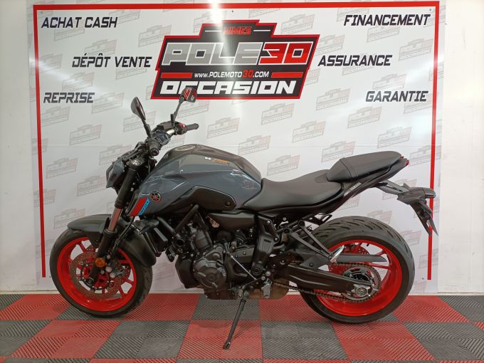 YAMAHA MT-07 4