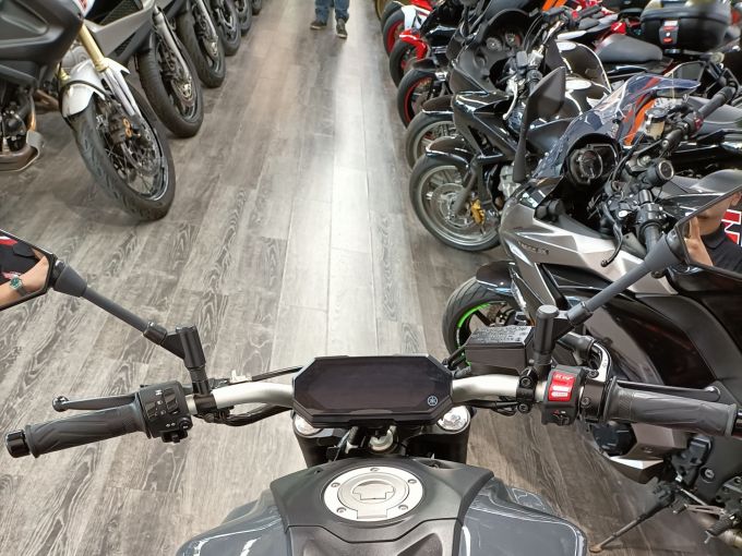YAMAHA MT-07 4