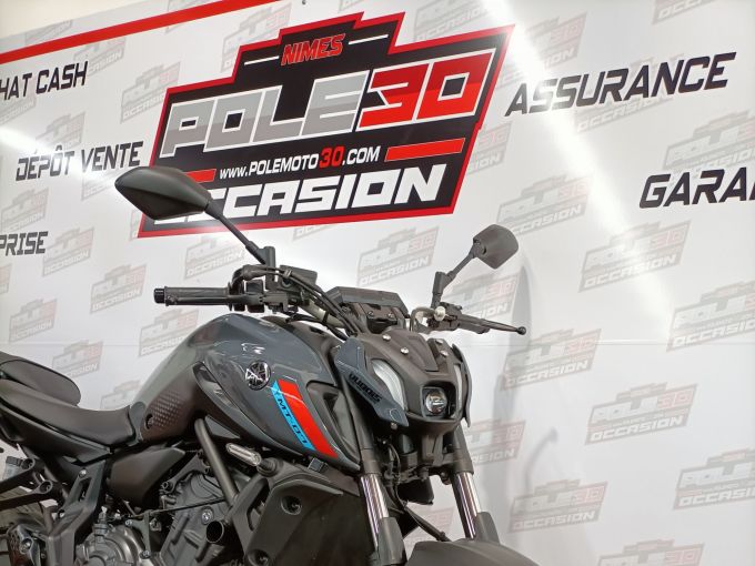 YAMAHA MT-07 4
