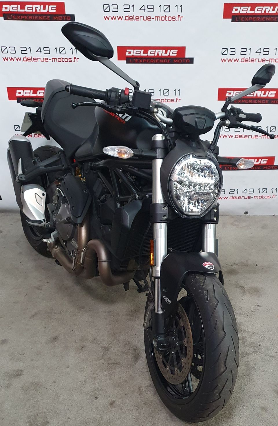 DUCATI MONSTER 821 4