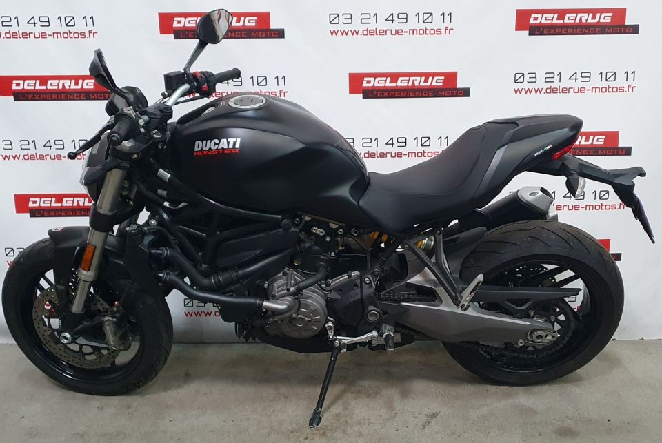 DUCATI MONSTER 821 4