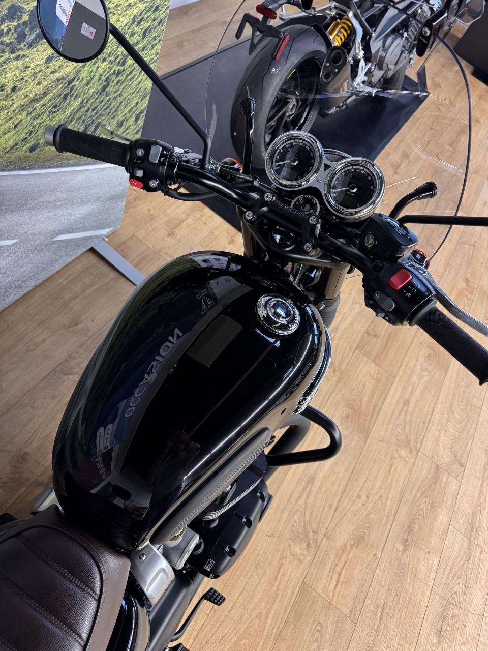 TRIUMPH Bonneville T120 Black 4