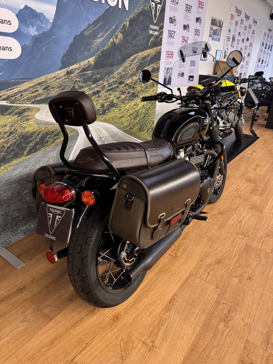 TRIUMPH Bonneville T120 Black 4