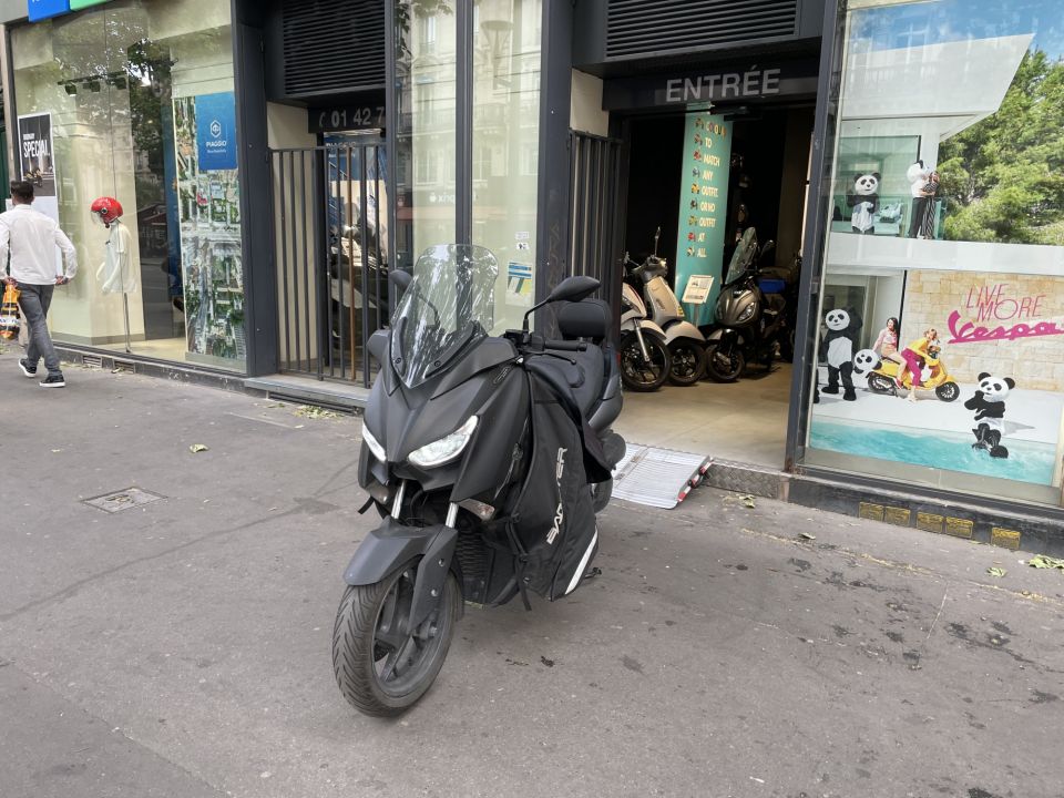 YAMAHA X-MAX 125 TECH MAX ABS 4