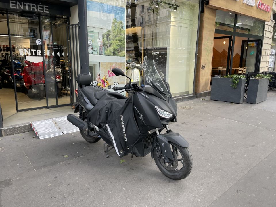 YAMAHA X-MAX 125 TECH MAX ABS 4