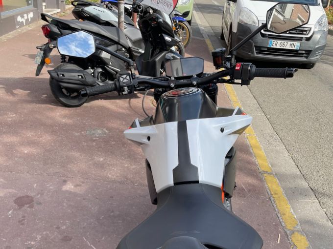 KTM 890 DUKE R 4
