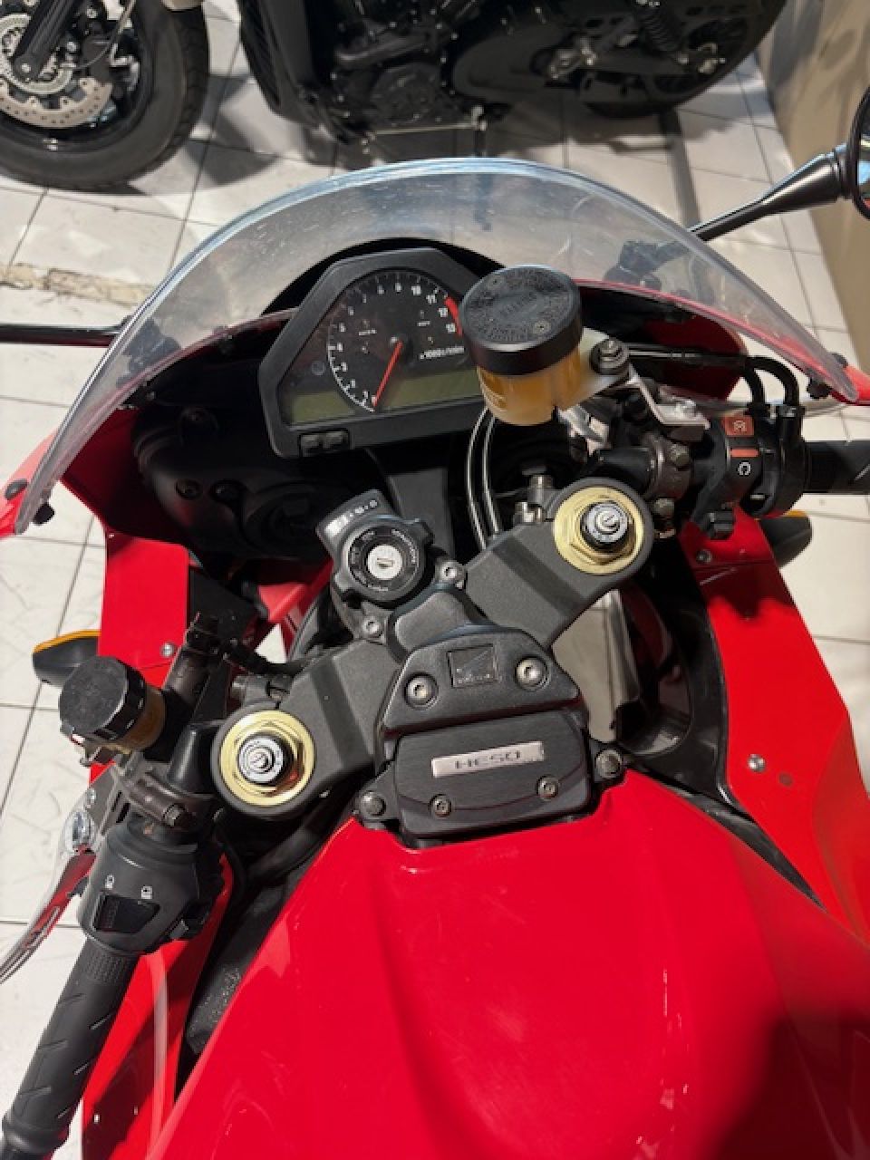 HONDA CBR 1000 RR FIREBLADE 4