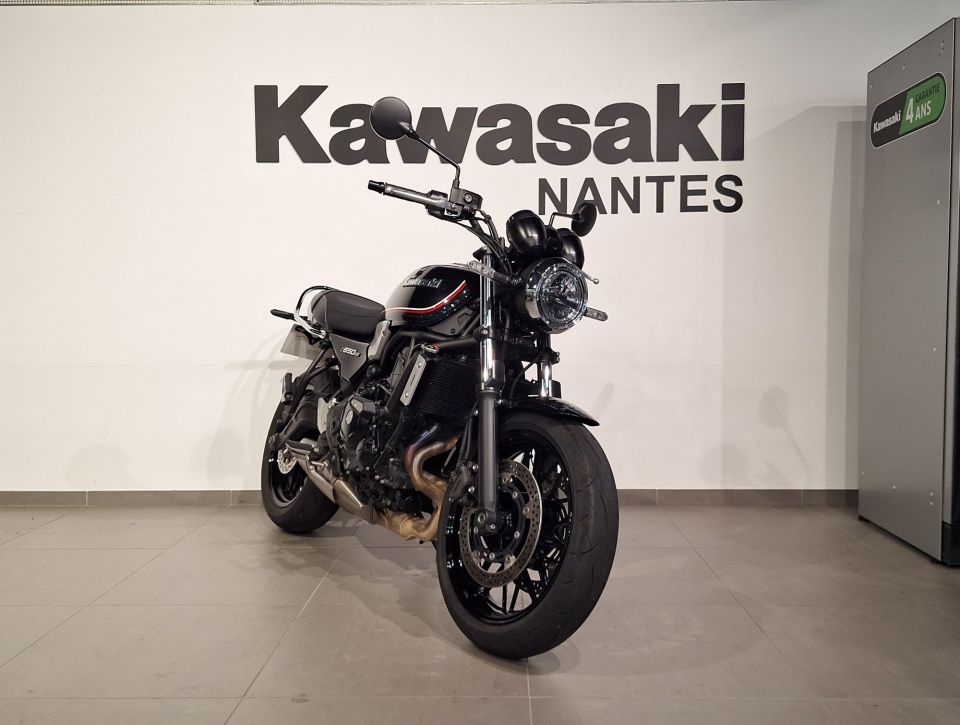 KAWASAKI Z 650 RS 4