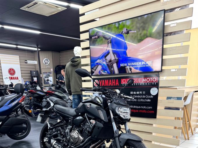 YAMAHA MT-07 4