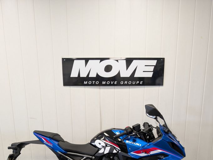 SUZUKI GSX-8R 4