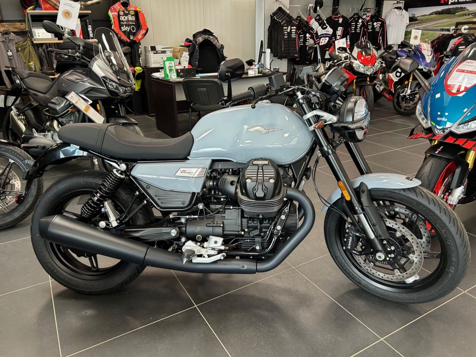 MOTO GUZZI V7 4