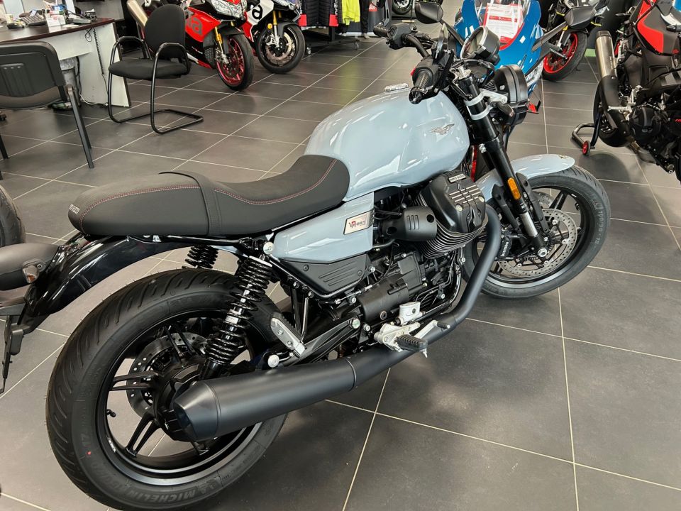 MOTO GUZZI V7 4
