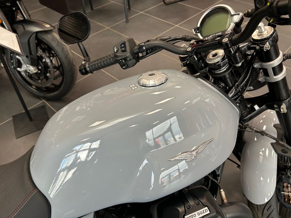 MOTO GUZZI V7 4