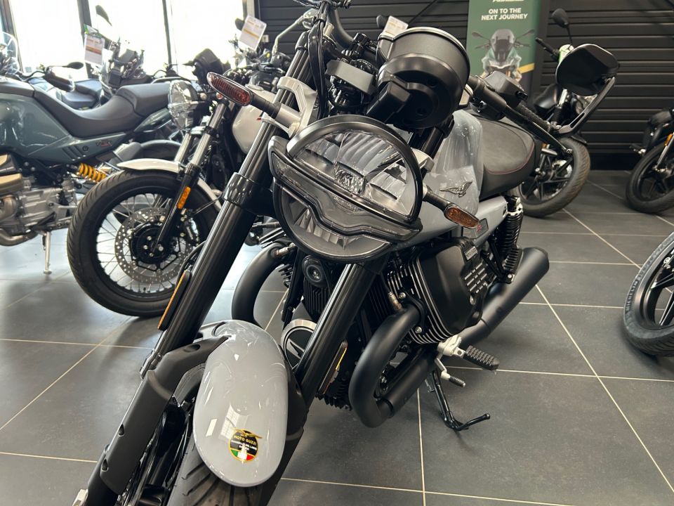 MOTO GUZZI V7 4