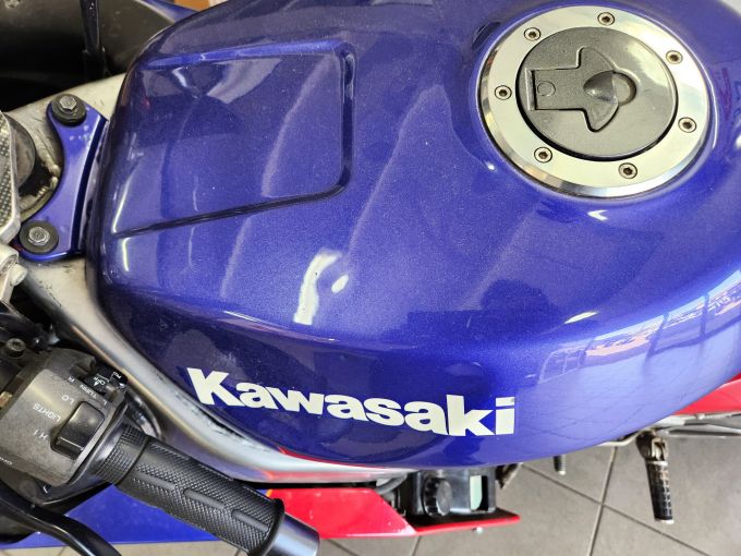 KAWASAKI ZX-6RR 4