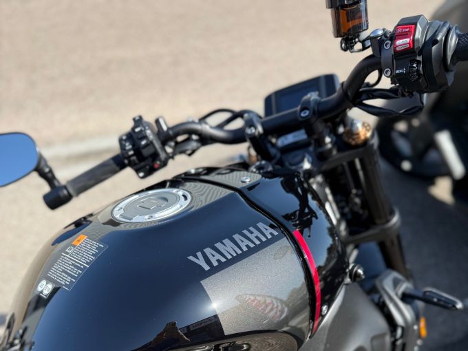 YAMAHA XSR 900 ABS 4