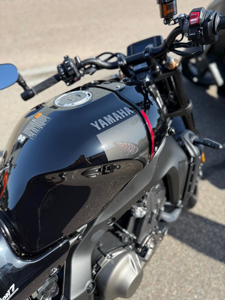 YAMAHA XSR 900 ABS 4