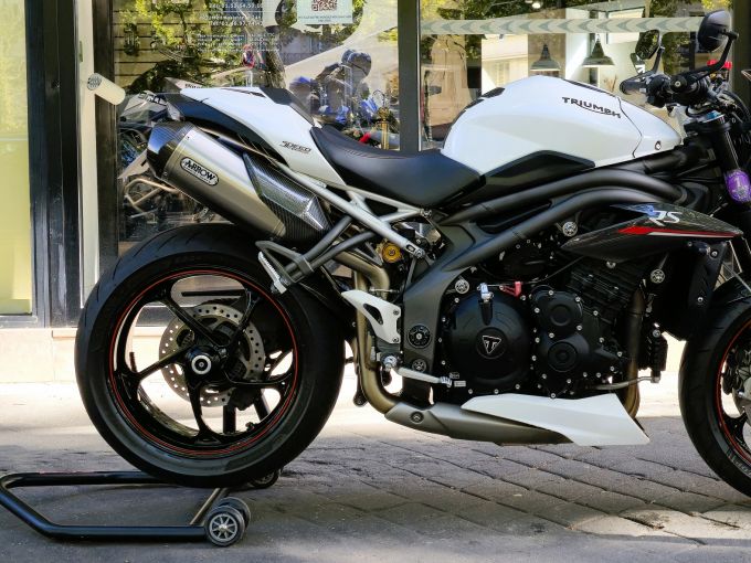 TRIUMPH SPEED TRIPLE 1050 RS 4
