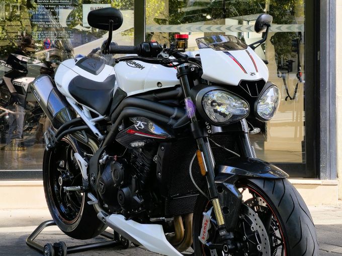 TRIUMPH SPEED TRIPLE 1050 RS 4
