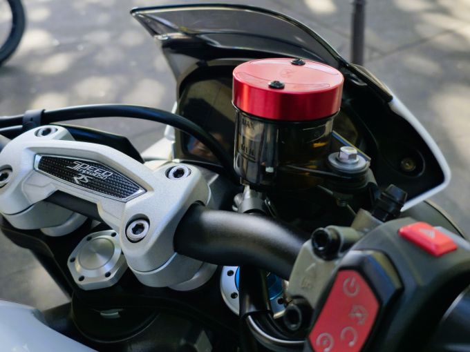 TRIUMPH SPEED TRIPLE 1050 RS 4