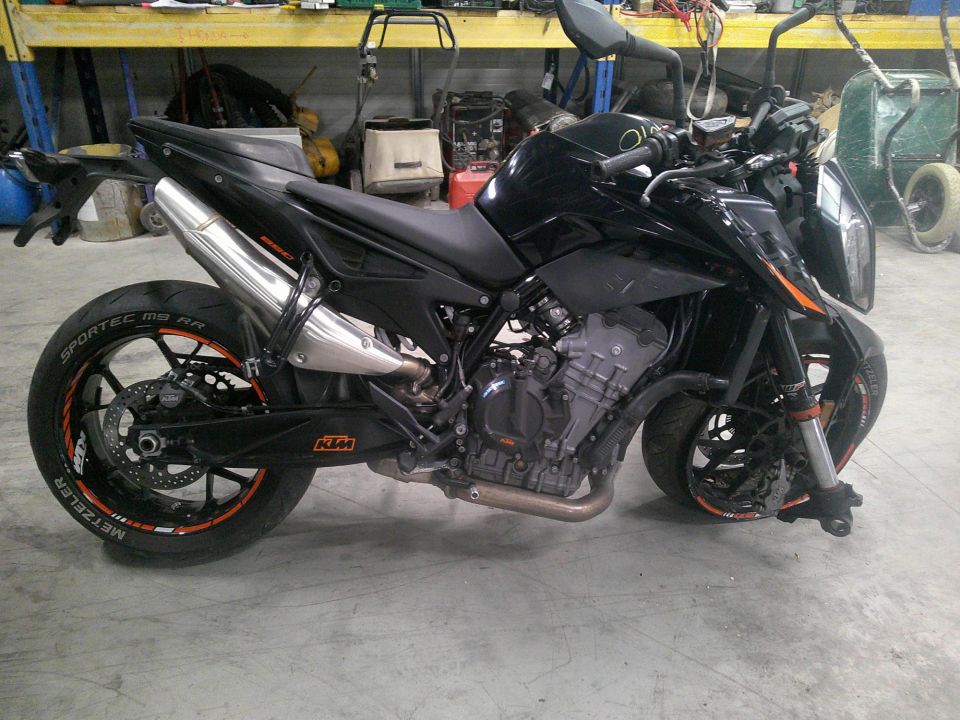 KTM 890 DUKE 4