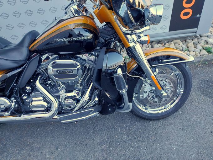 HARLEY-DAVIDSON TOURING ELECTRA GLIDE 1800 ULTRA CVO 4
