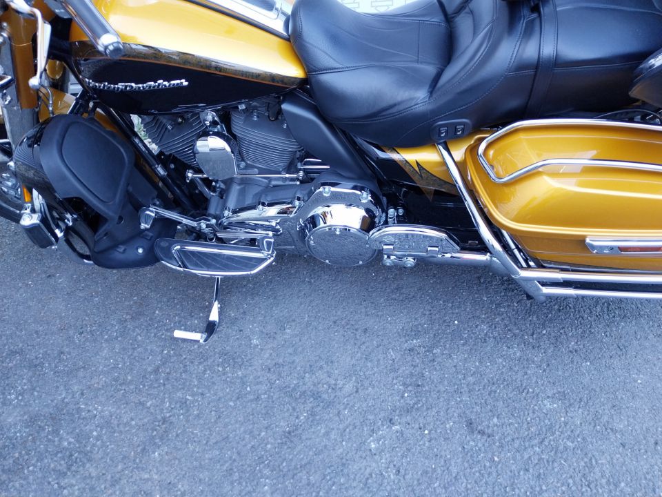 HARLEY-DAVIDSON TOURING ELECTRA GLIDE 1800 ULTRA CVO 4