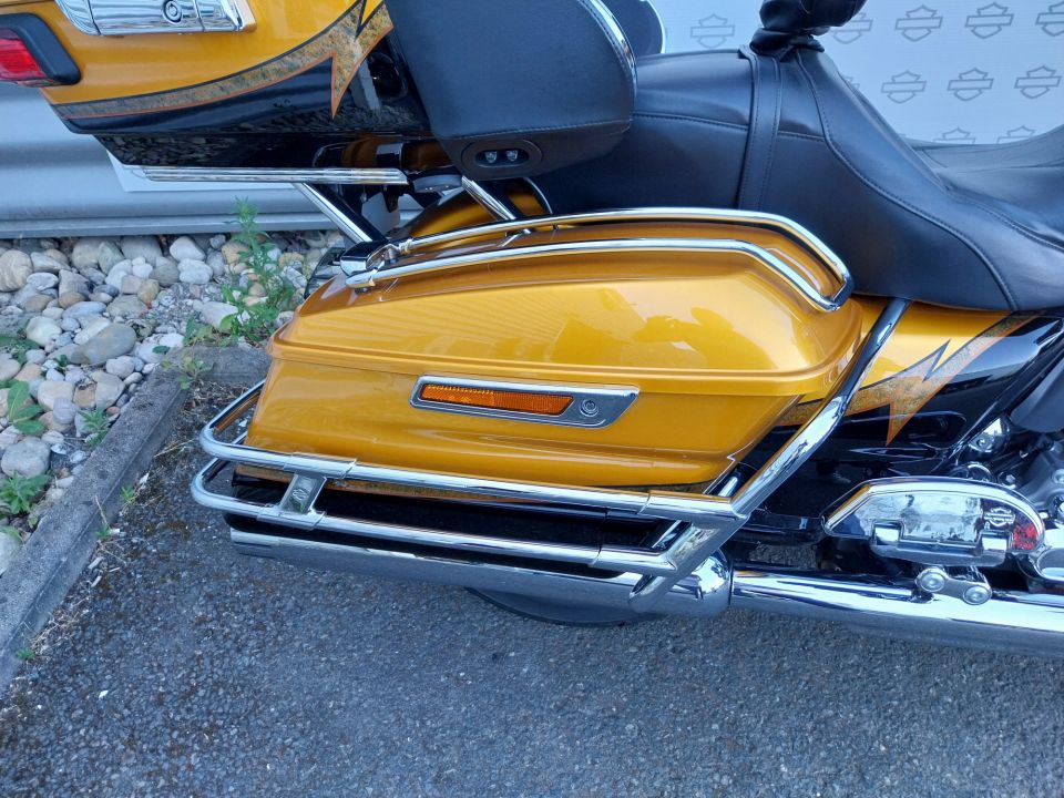 HARLEY-DAVIDSON TOURING ELECTRA GLIDE 1800 ULTRA CVO 4