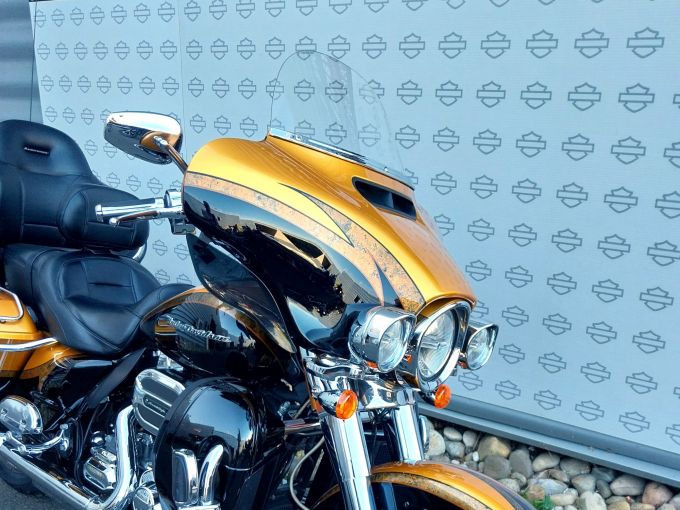 HARLEY-DAVIDSON TOURING ELECTRA GLIDE 1800 ULTRA CVO 4