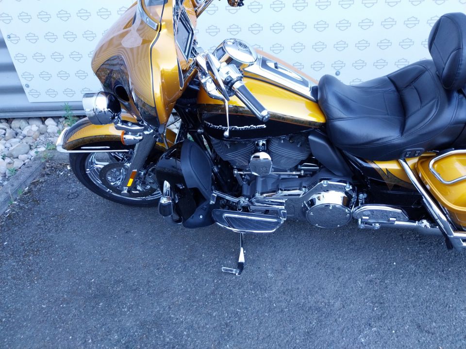 HARLEY-DAVIDSON TOURING ELECTRA GLIDE 1800 ULTRA CVO 4