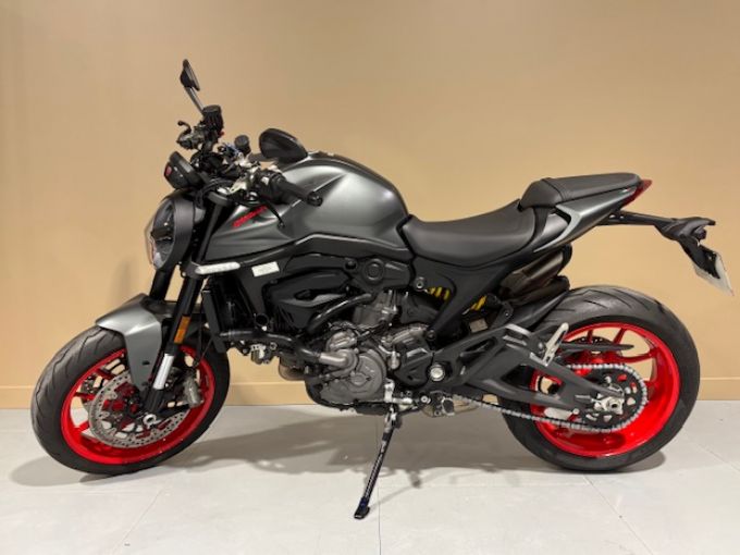 DUCATI 900 MONSTER 4