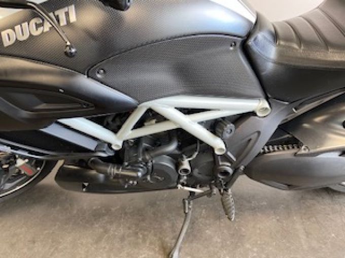 DUCATI DIAVEL CARBON 4
