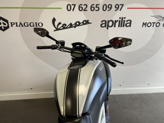 DUCATI DIAVEL CARBON 4