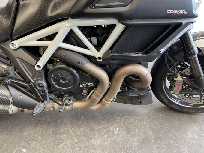 DUCATI DIAVEL CARBON 4