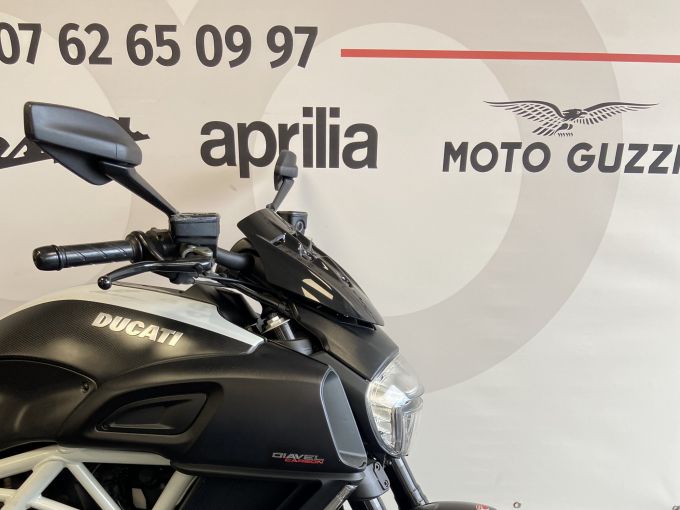 DUCATI DIAVEL CARBON 4