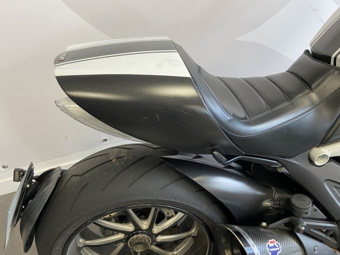 DUCATI DIAVEL CARBON 4