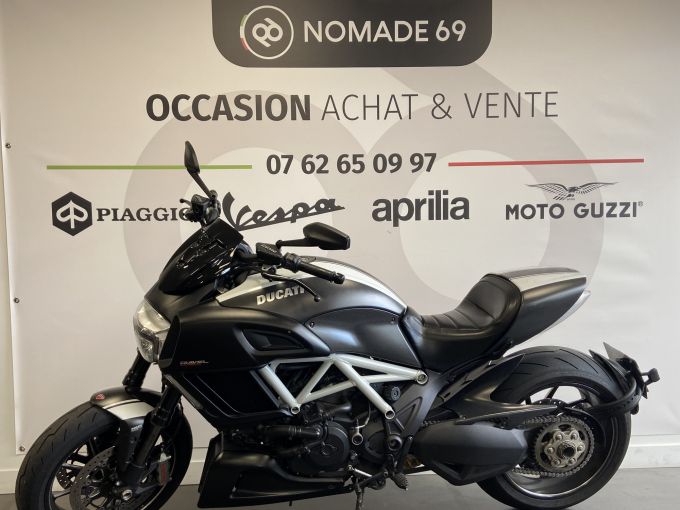 DUCATI DIAVEL CARBON 4