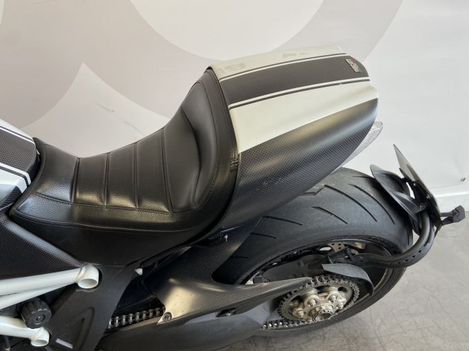 DUCATI DIAVEL CARBON 4