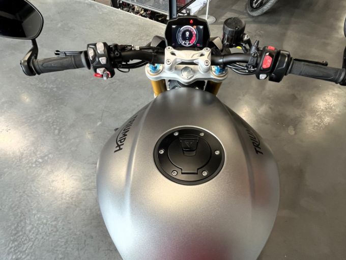 TRIUMPH SPEED TRIPLE 1200 RS 4