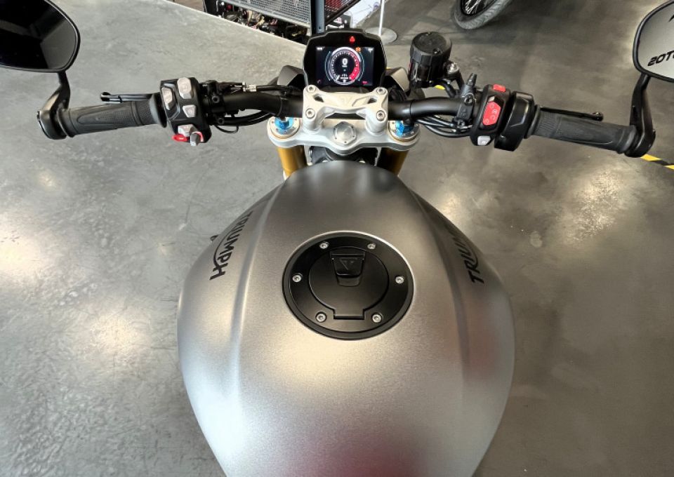 TRIUMPH SPEED TRIPLE 1200 RS 4