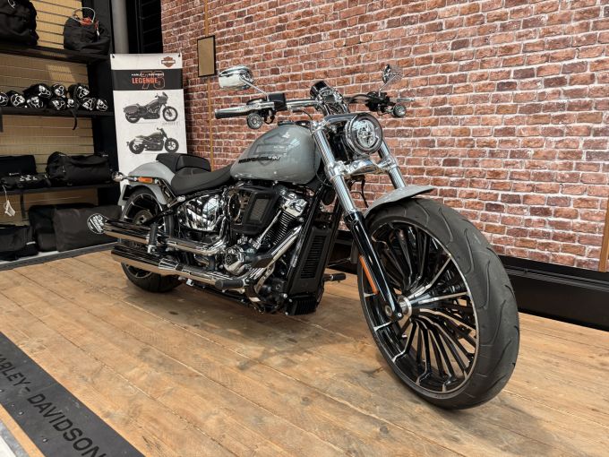 HARLEY-DAVIDSON SOFTAIL BREAKOUT 1923 4