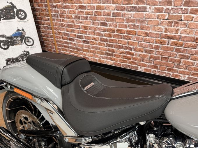 HARLEY-DAVIDSON SOFTAIL BREAKOUT 1923 4