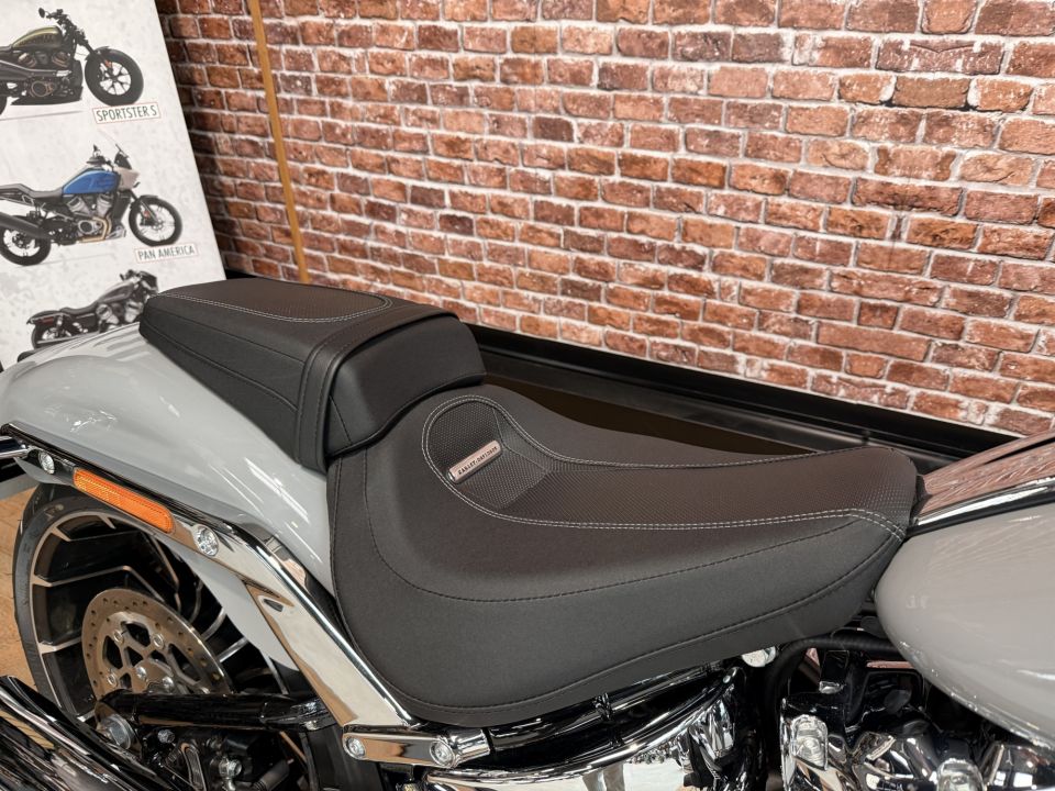 HARLEY-DAVIDSON SOFTAIL BREAKOUT 1923 4