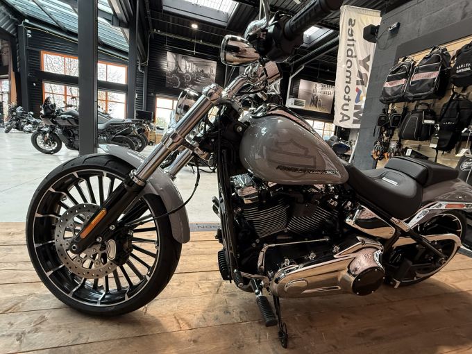 HARLEY-DAVIDSON SOFTAIL BREAKOUT 1923 4