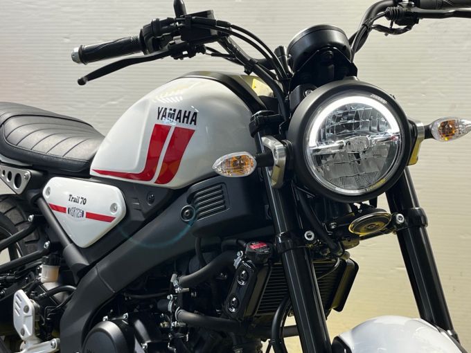 YAMAHA XSR 125 4