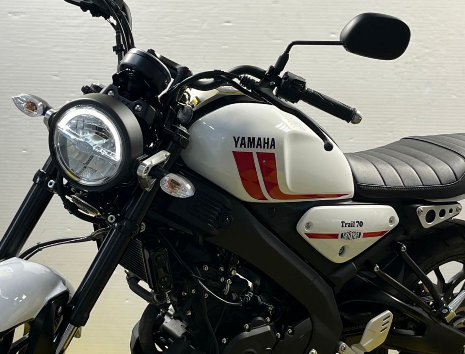 YAMAHA XSR 125 4